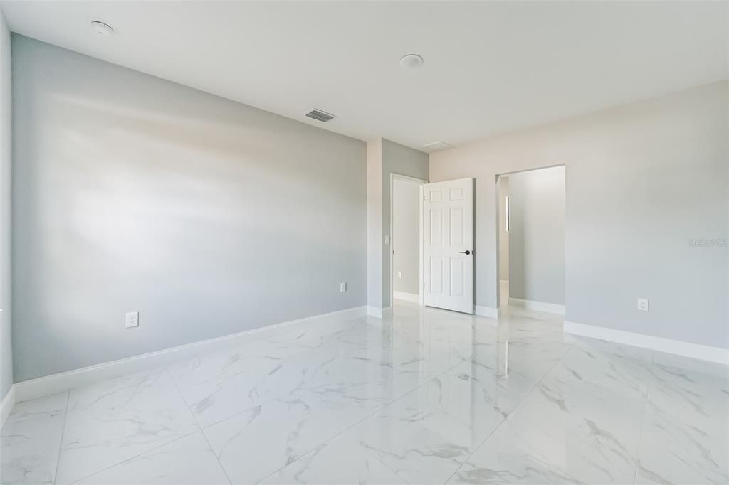 合同活跃: $249,900 (3 贝兹, 2 浴室, 1188 平方英尺)