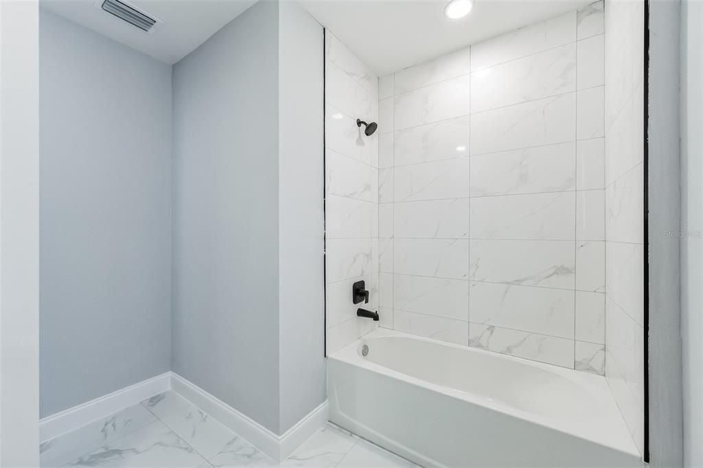 合同活跃: $249,900 (3 贝兹, 2 浴室, 1188 平方英尺)