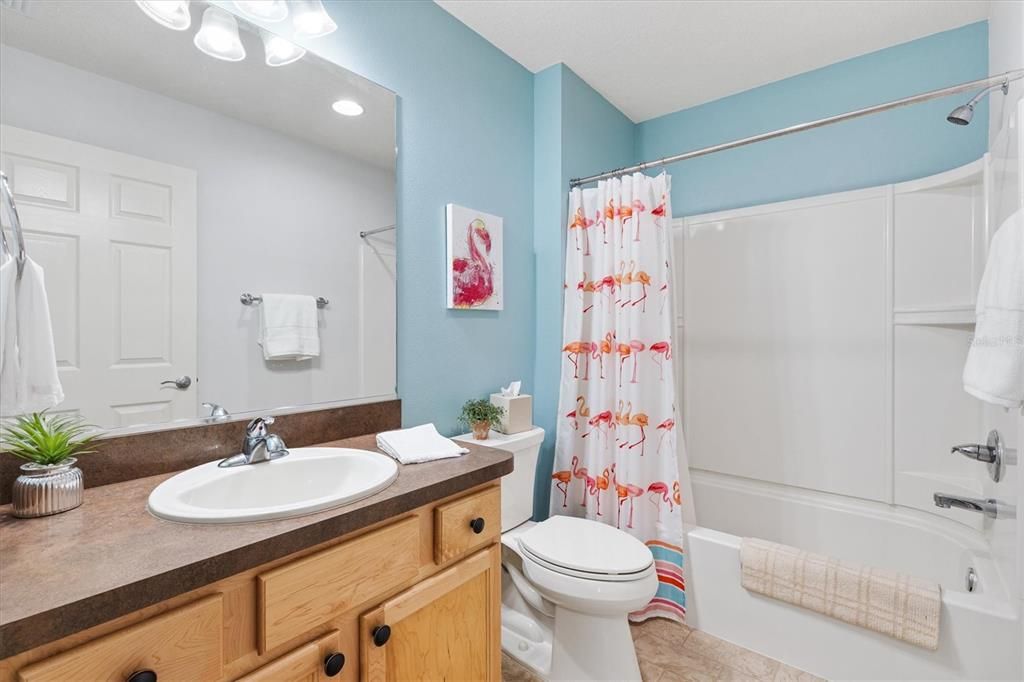 合同活跃: $254,000 (2 贝兹, 2 浴室, 1156 平方英尺)