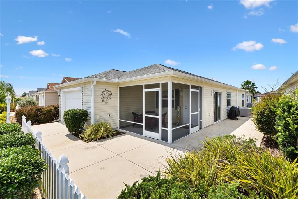 合同活跃: $254,000 (2 贝兹, 2 浴室, 1156 平方英尺)