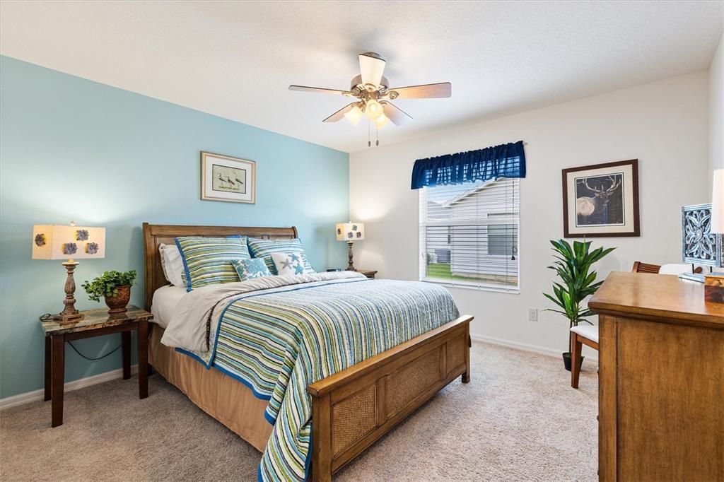 合同活跃: $254,000 (2 贝兹, 2 浴室, 1156 平方英尺)