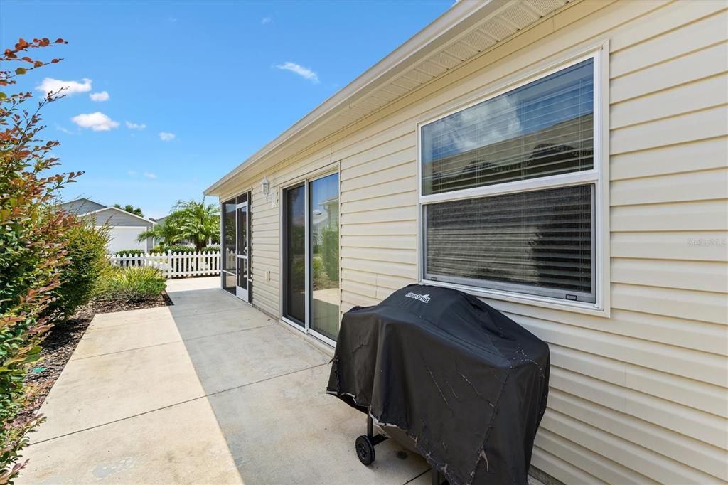 合同活跃: $254,000 (2 贝兹, 2 浴室, 1156 平方英尺)