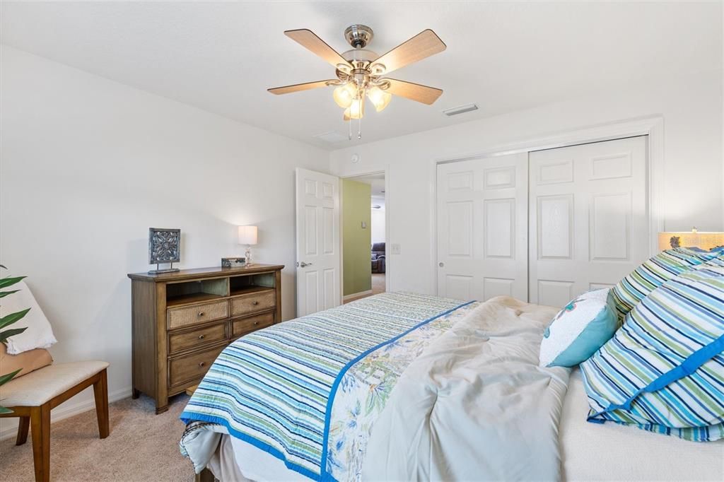 合同活跃: $254,000 (2 贝兹, 2 浴室, 1156 平方英尺)