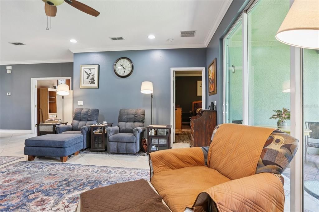 For Sale: $279,900 (2 beds, 2 baths, 1496 Square Feet)