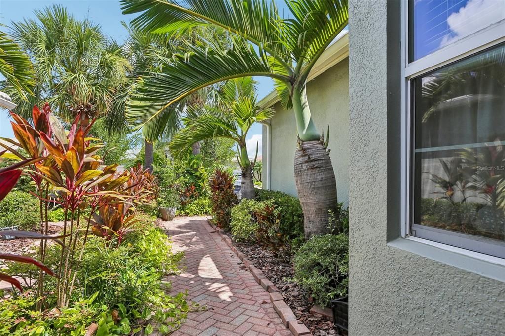 For Sale: $279,900 (2 beds, 2 baths, 1496 Square Feet)