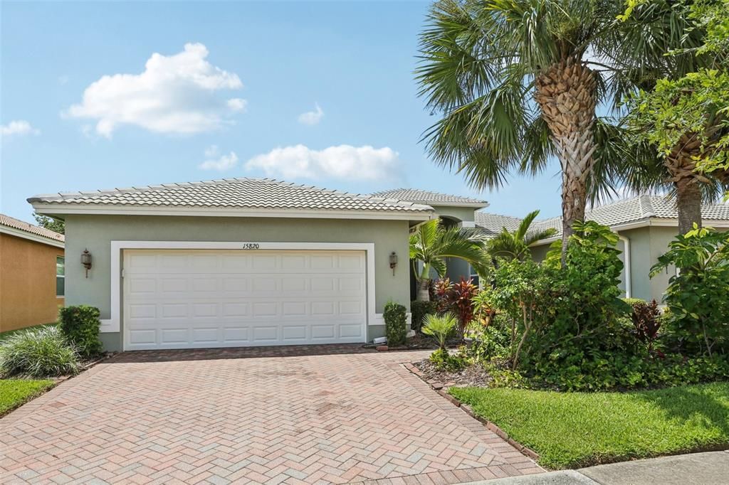 For Sale: $279,900 (2 beds, 2 baths, 1496 Square Feet)