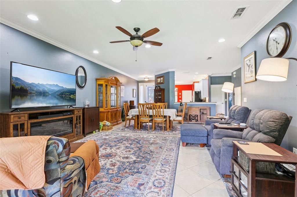 For Sale: $279,900 (2 beds, 2 baths, 1496 Square Feet)