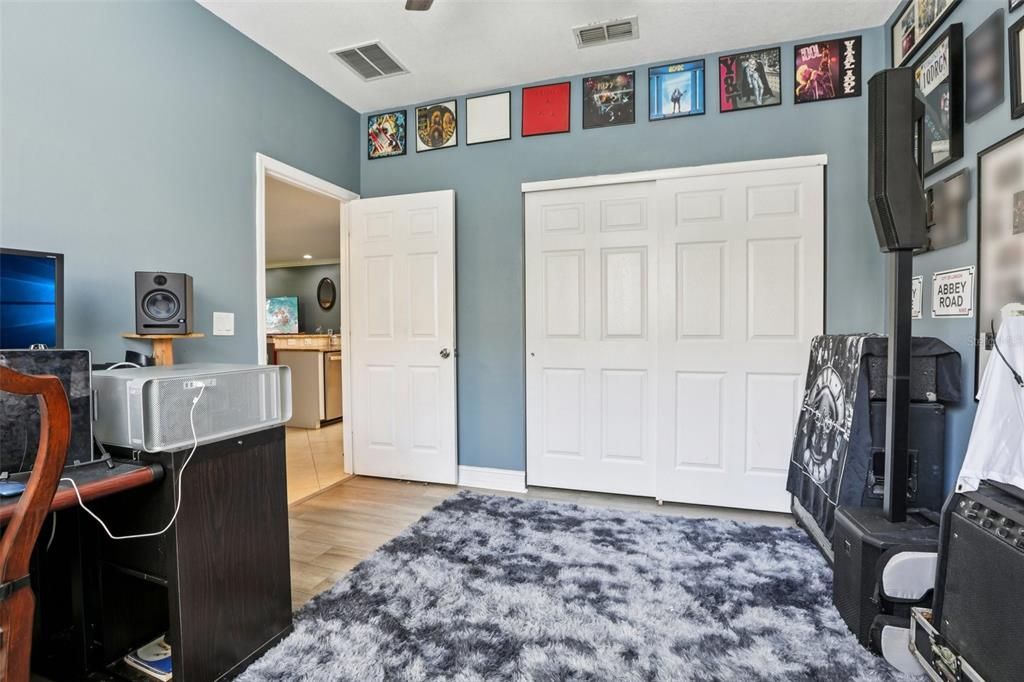 For Sale: $279,900 (2 beds, 2 baths, 1496 Square Feet)