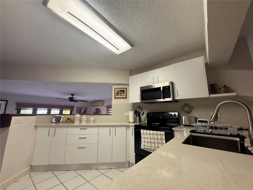 For Sale: $600,000 (2 beds, 2 baths, 2084 Square Feet)