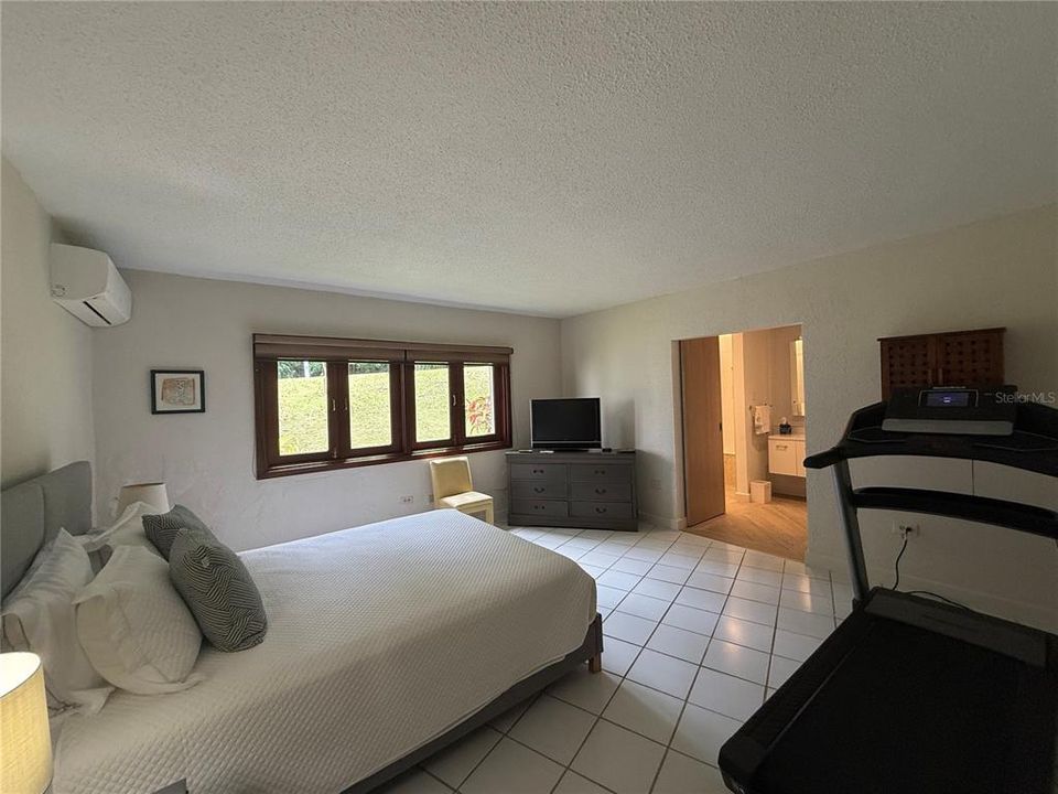 For Sale: $600,000 (2 beds, 2 baths, 2084 Square Feet)