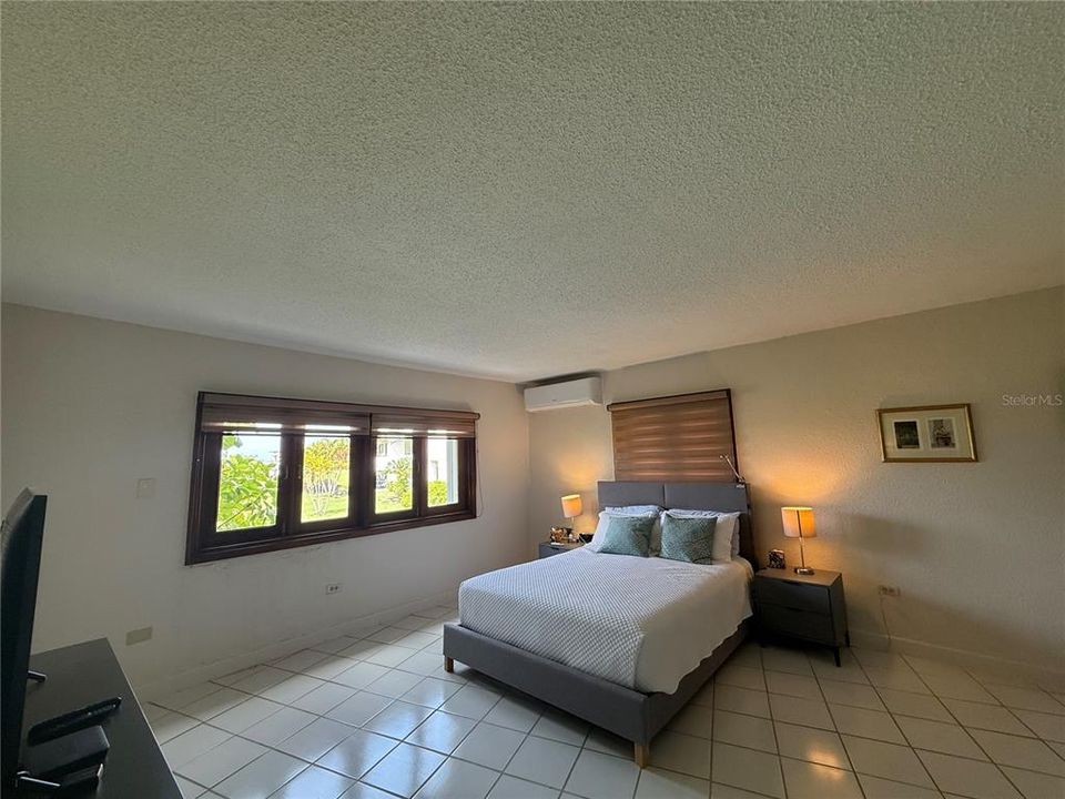 For Sale: $600,000 (2 beds, 2 baths, 2084 Square Feet)