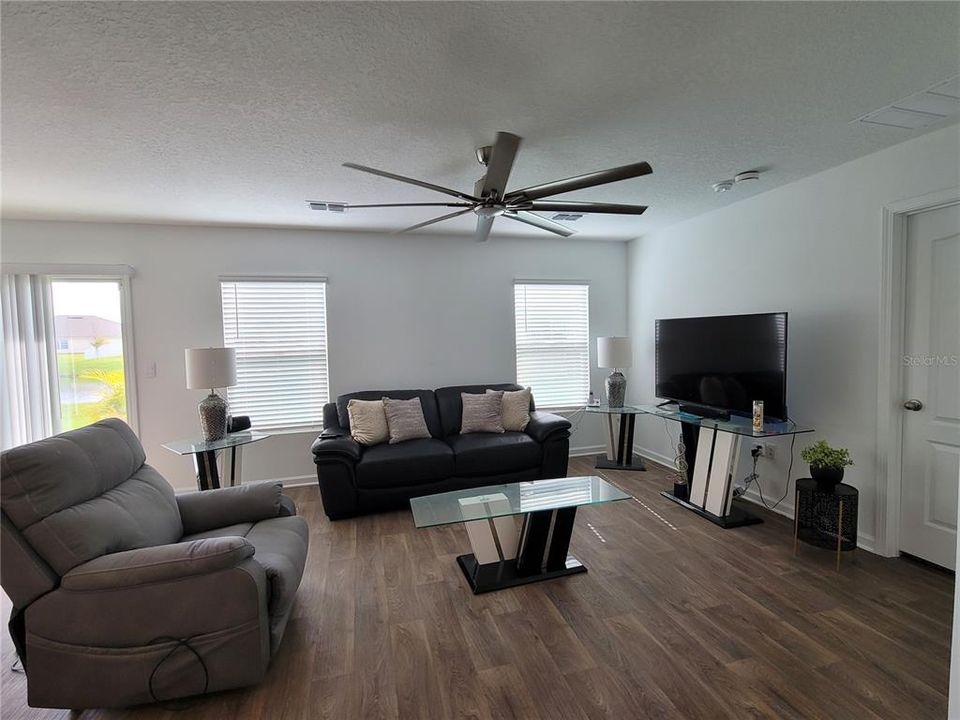 For Sale: $310,000 (4 beds, 2 baths, 1490 Square Feet)