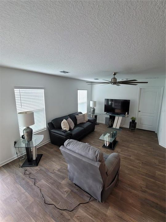 For Sale: $310,000 (4 beds, 2 baths, 1490 Square Feet)