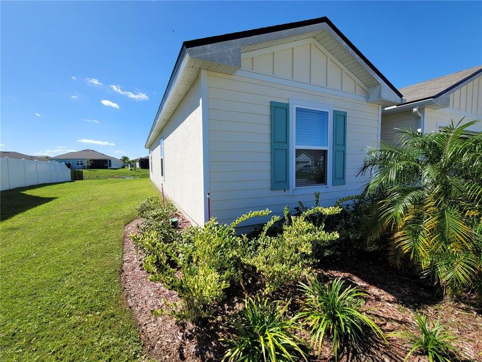 For Sale: $310,000 (4 beds, 2 baths, 1490 Square Feet)