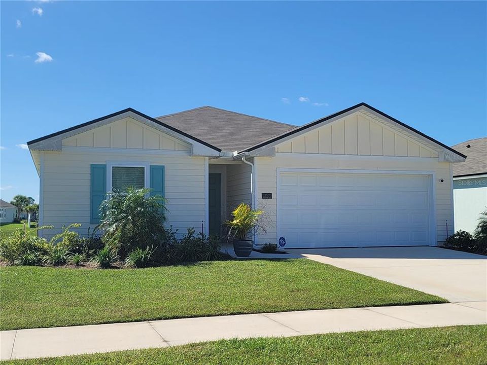 For Sale: $310,000 (4 beds, 2 baths, 1490 Square Feet)