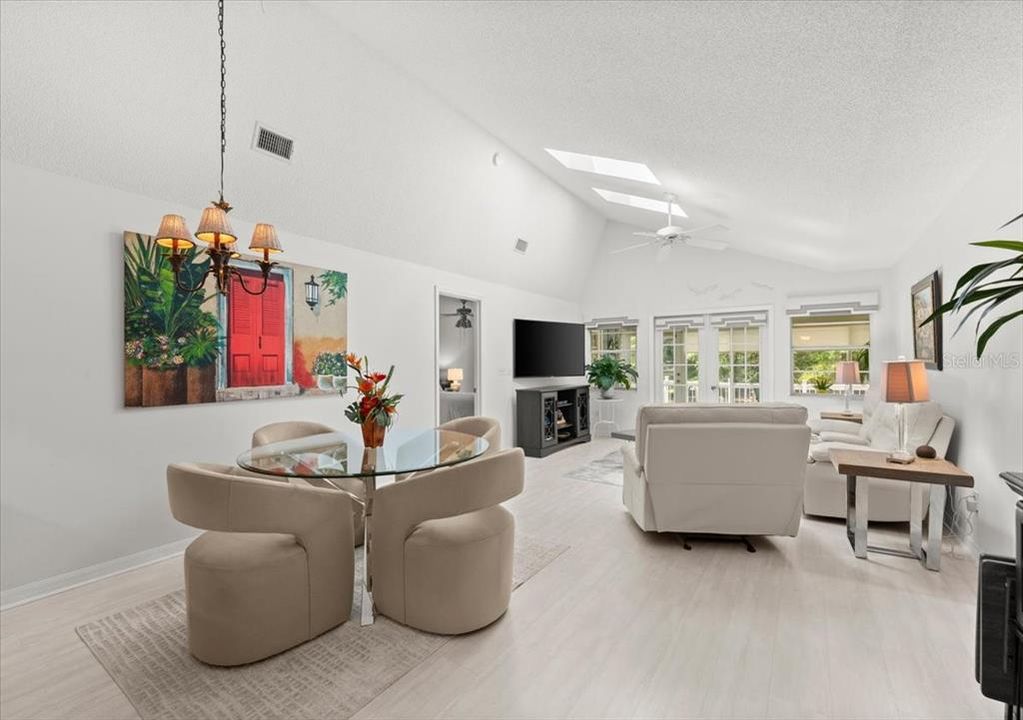 En Venta: $244,900 (2 camas, 2 baños, 1295 Pies cuadrados)