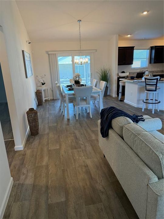 For Sale: $324,900 (3 beds, 2 baths, 1392 Square Feet)