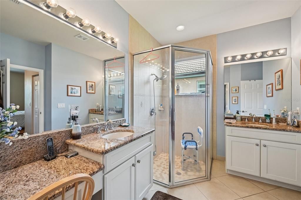 For Sale: $324,900 (2 beds, 2 baths, 1747 Square Feet)