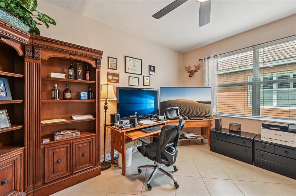 For Sale: $324,900 (2 beds, 2 baths, 1747 Square Feet)
