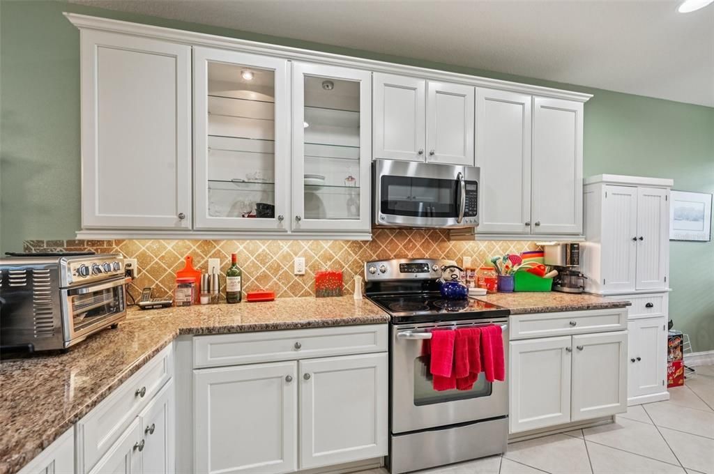 For Sale: $324,900 (2 beds, 2 baths, 1747 Square Feet)