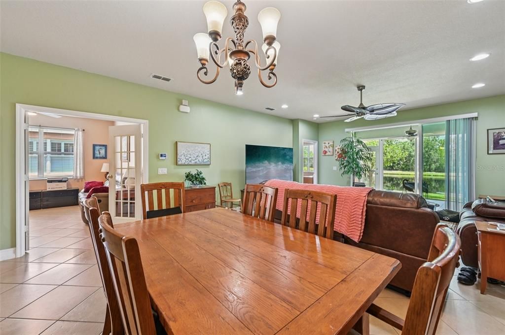 For Sale: $324,900 (2 beds, 2 baths, 1747 Square Feet)