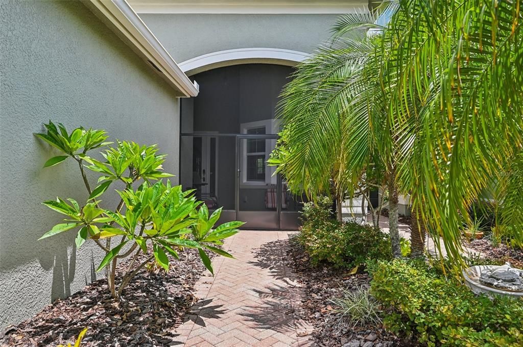 For Sale: $324,900 (2 beds, 2 baths, 1747 Square Feet)