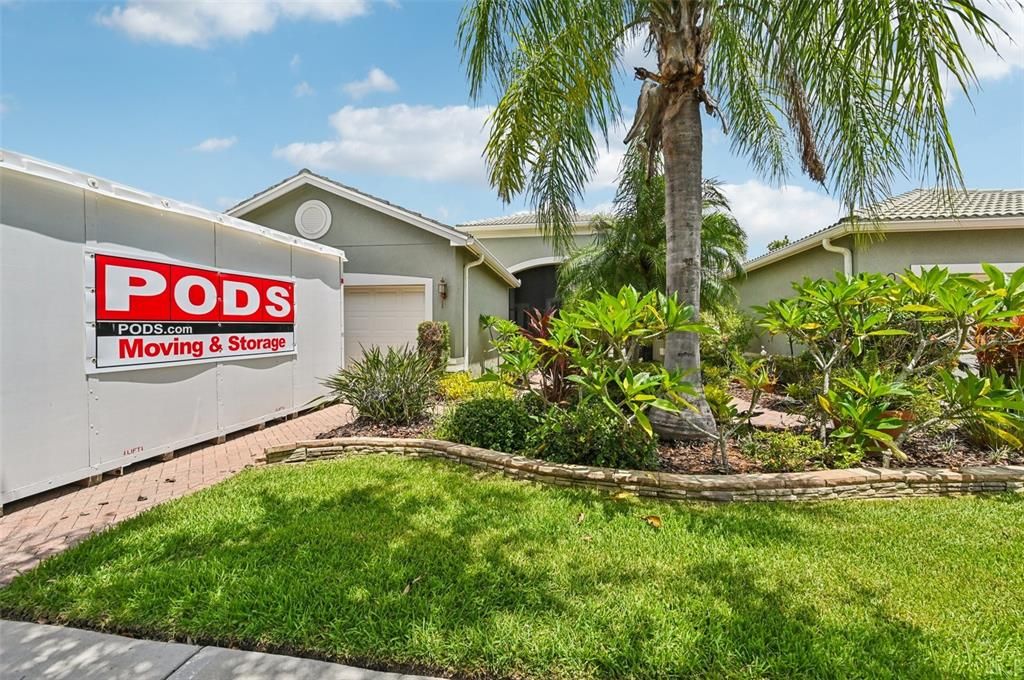 For Sale: $324,900 (2 beds, 2 baths, 1747 Square Feet)