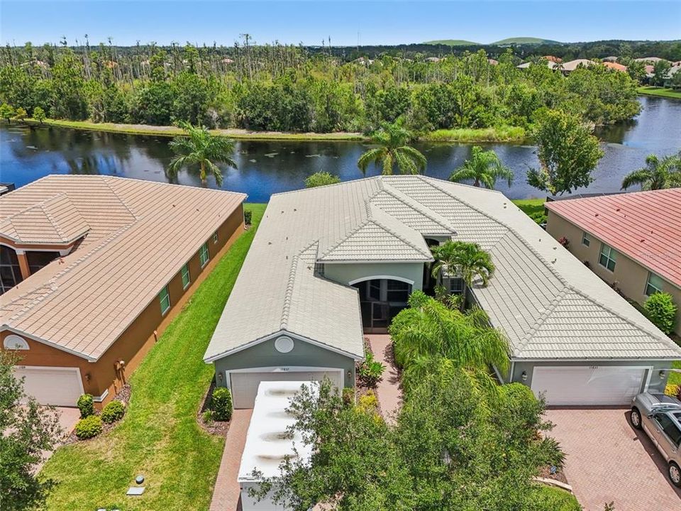 For Sale: $324,900 (2 beds, 2 baths, 1747 Square Feet)