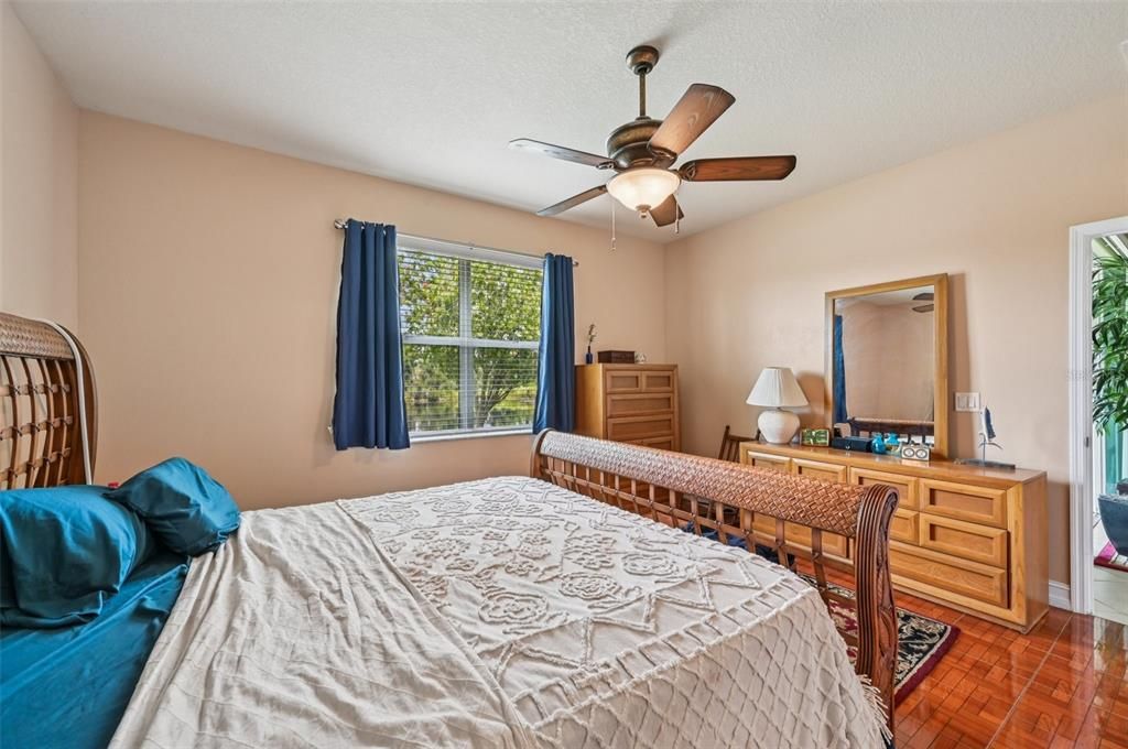 For Sale: $324,900 (2 beds, 2 baths, 1747 Square Feet)