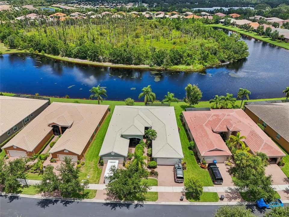 For Sale: $324,900 (2 beds, 2 baths, 1747 Square Feet)