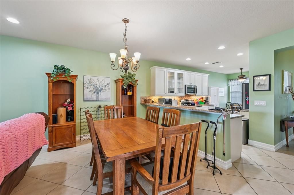 For Sale: $324,900 (2 beds, 2 baths, 1747 Square Feet)