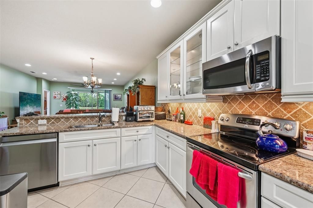 For Sale: $324,900 (2 beds, 2 baths, 1747 Square Feet)