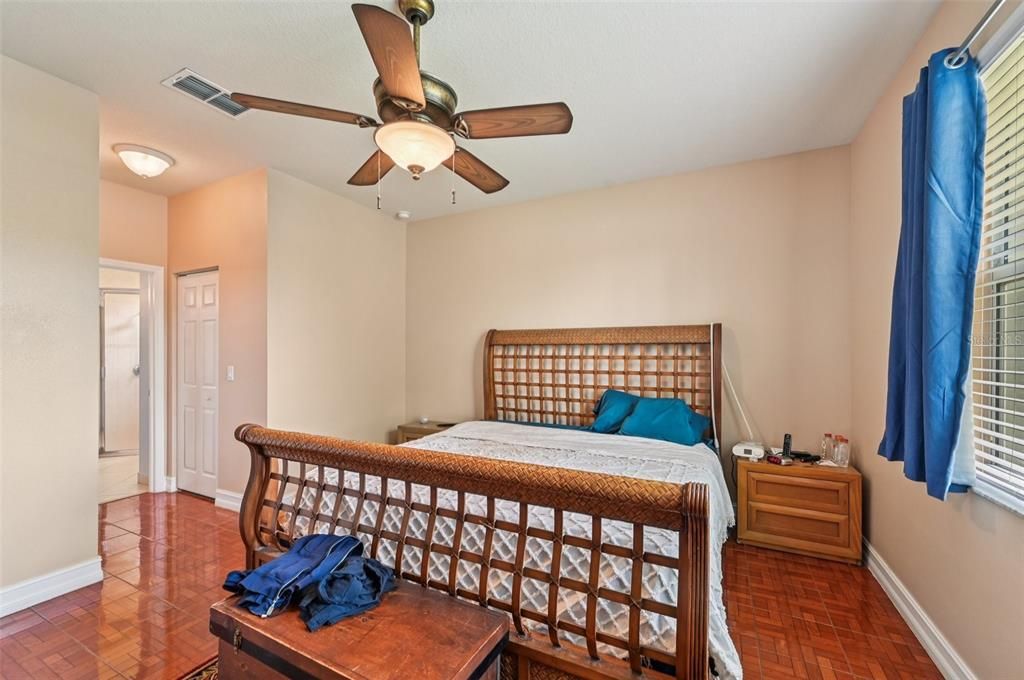 For Sale: $324,900 (2 beds, 2 baths, 1747 Square Feet)
