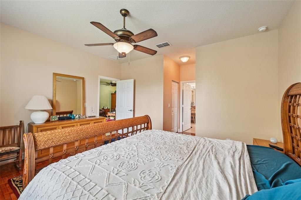For Sale: $324,900 (2 beds, 2 baths, 1747 Square Feet)