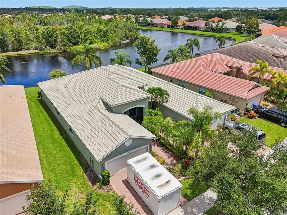 For Sale: $324,900 (2 beds, 2 baths, 1747 Square Feet)