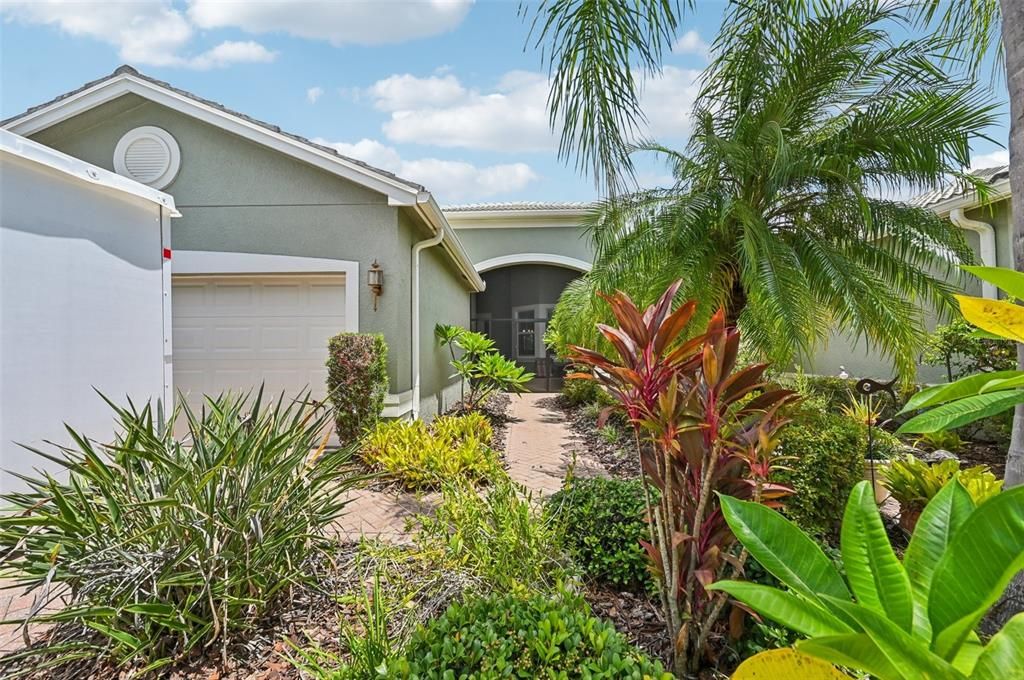 For Sale: $324,900 (2 beds, 2 baths, 1747 Square Feet)