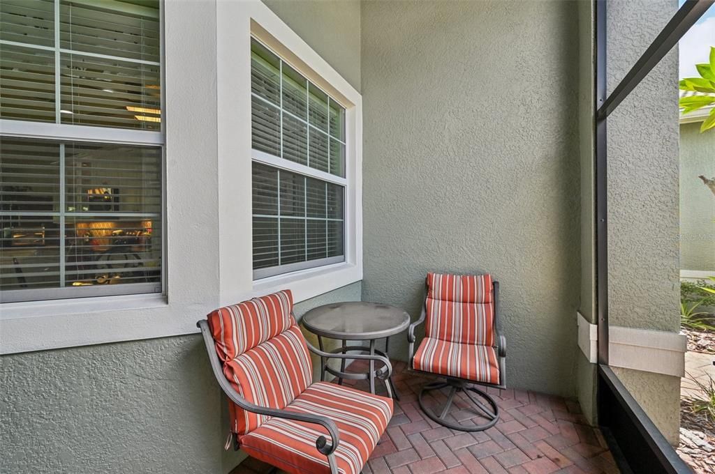 For Sale: $324,900 (2 beds, 2 baths, 1747 Square Feet)