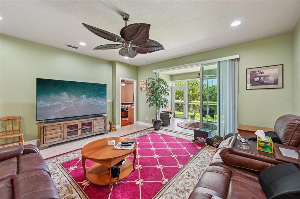 For Sale: $324,900 (2 beds, 2 baths, 1747 Square Feet)