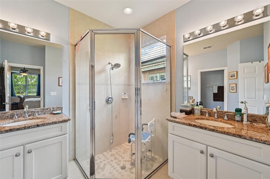 For Sale: $324,900 (2 beds, 2 baths, 1747 Square Feet)