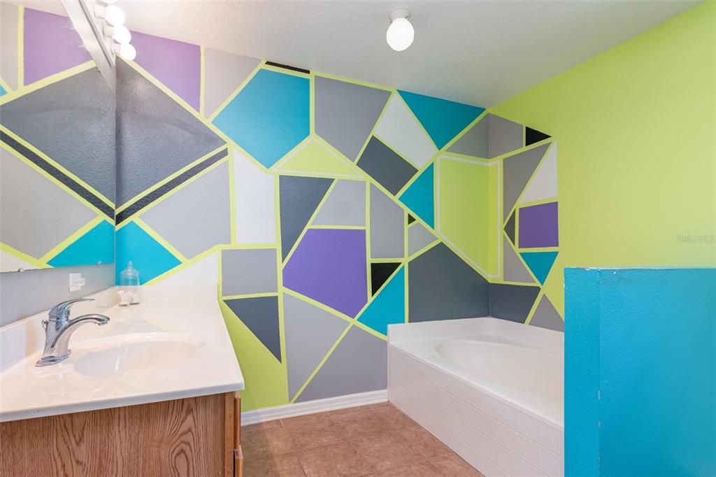 Под контрактом: $290,000 (4 спален, 2 ванн, 2129 Квадратных фут)