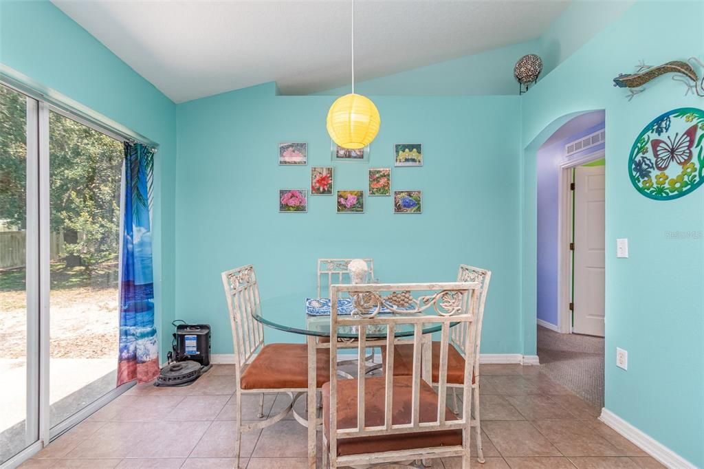 Под контрактом: $290,000 (4 спален, 2 ванн, 2129 Квадратных фут)