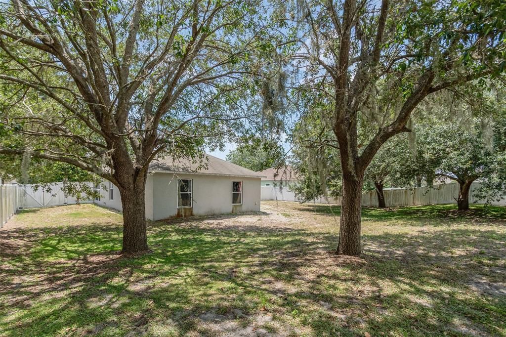 Под контрактом: $290,000 (4 спален, 2 ванн, 2129 Квадратных фут)