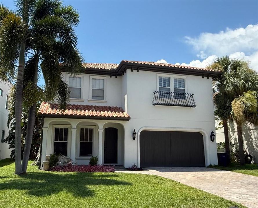 Recently Sold: $1,300,000 (4 beds, 4 baths, 3401 Square Feet)