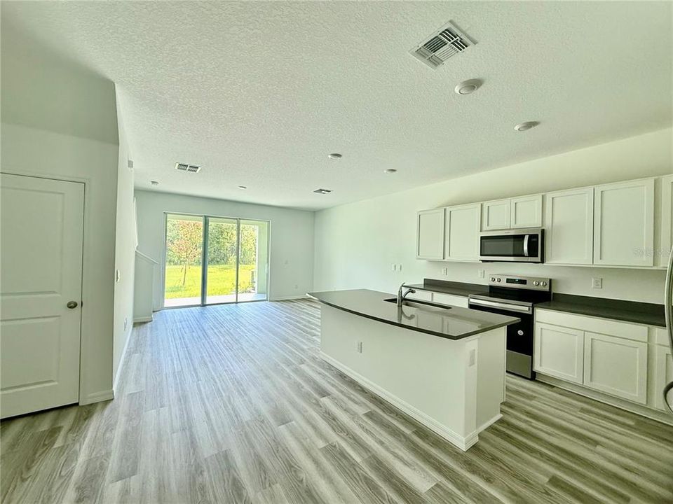 For Rent: $1,988 (3 beds, 2 baths, 1673 Square Feet)