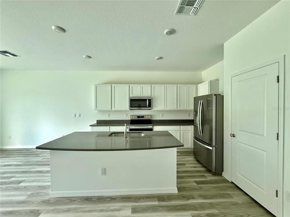 For Rent: $1,988 (3 beds, 2 baths, 1673 Square Feet)