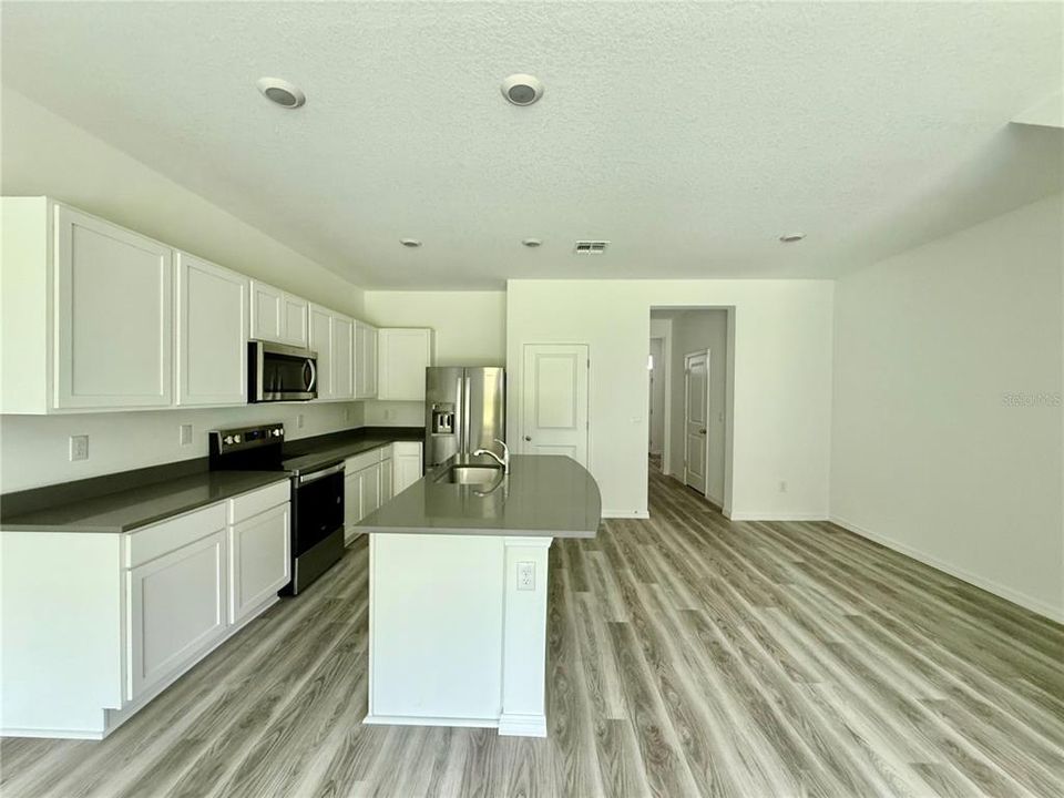 For Rent: $1,988 (3 beds, 2 baths, 1673 Square Feet)