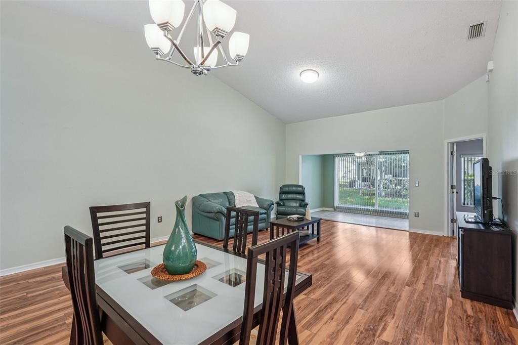 En Venta: $174,900 (2 camas, 2 baños, 1265 Pies cuadrados)