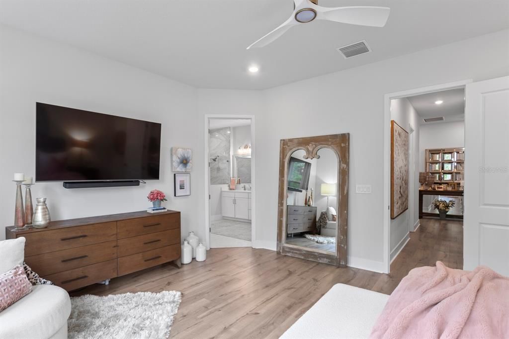 Active With Contract: $999,999 (4 beds, 3 baths, 3214 Square Feet)