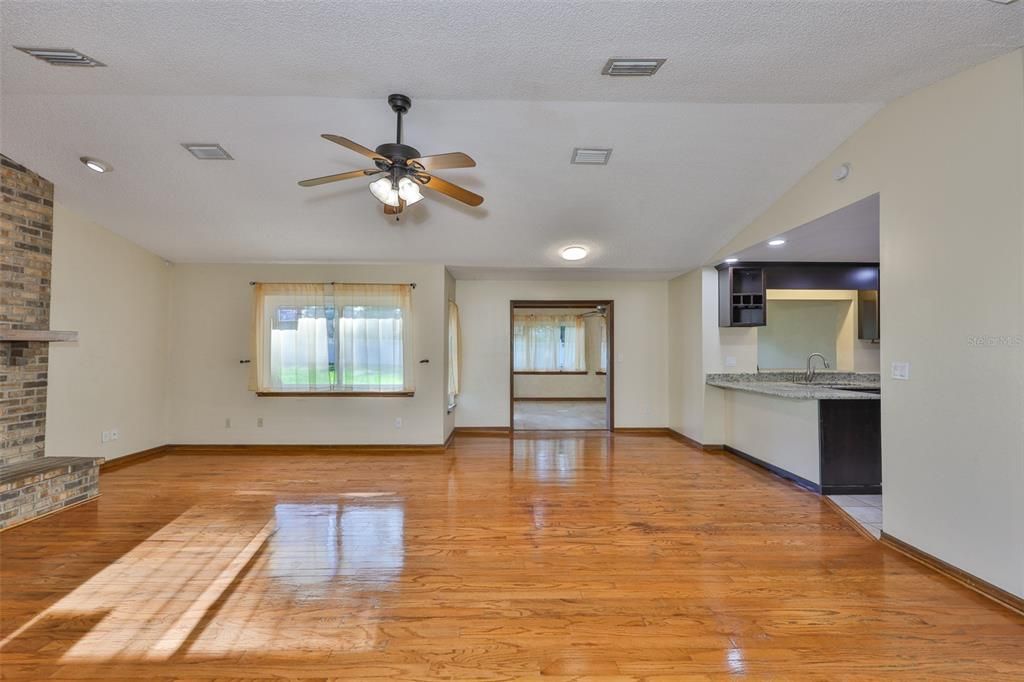 En Venta: $459,500 (3 camas, 2 baños, 2387 Pies cuadrados)