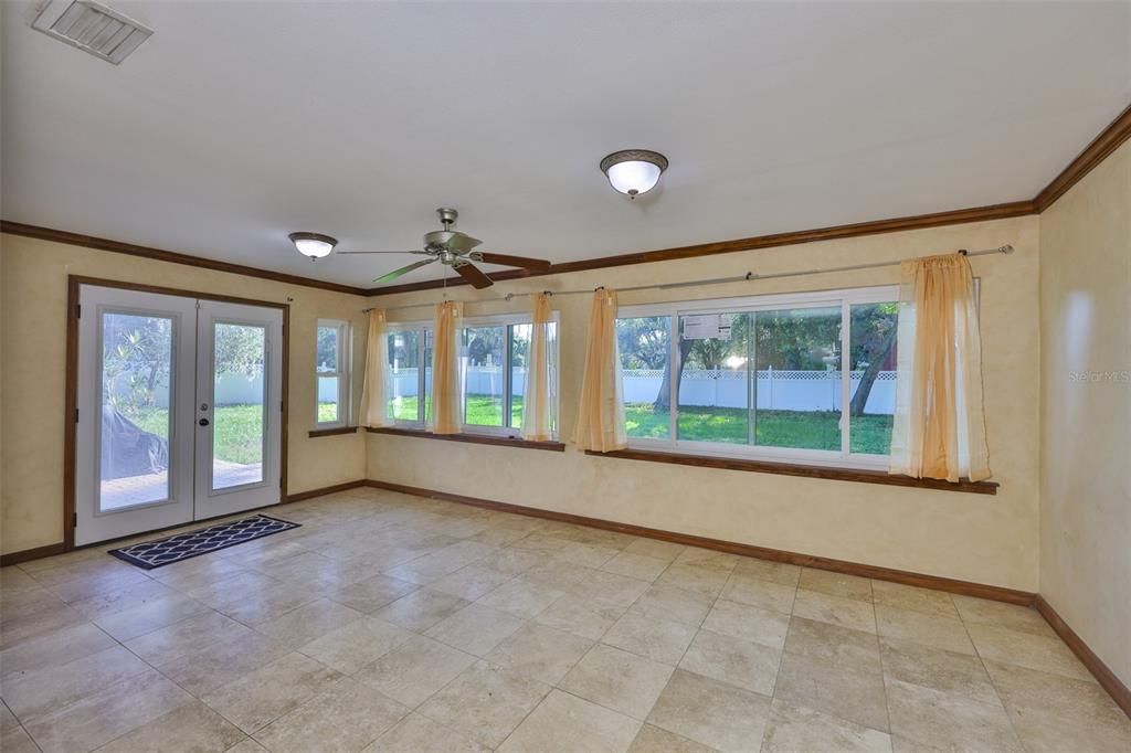 En Venta: $459,500 (3 camas, 2 baños, 2387 Pies cuadrados)